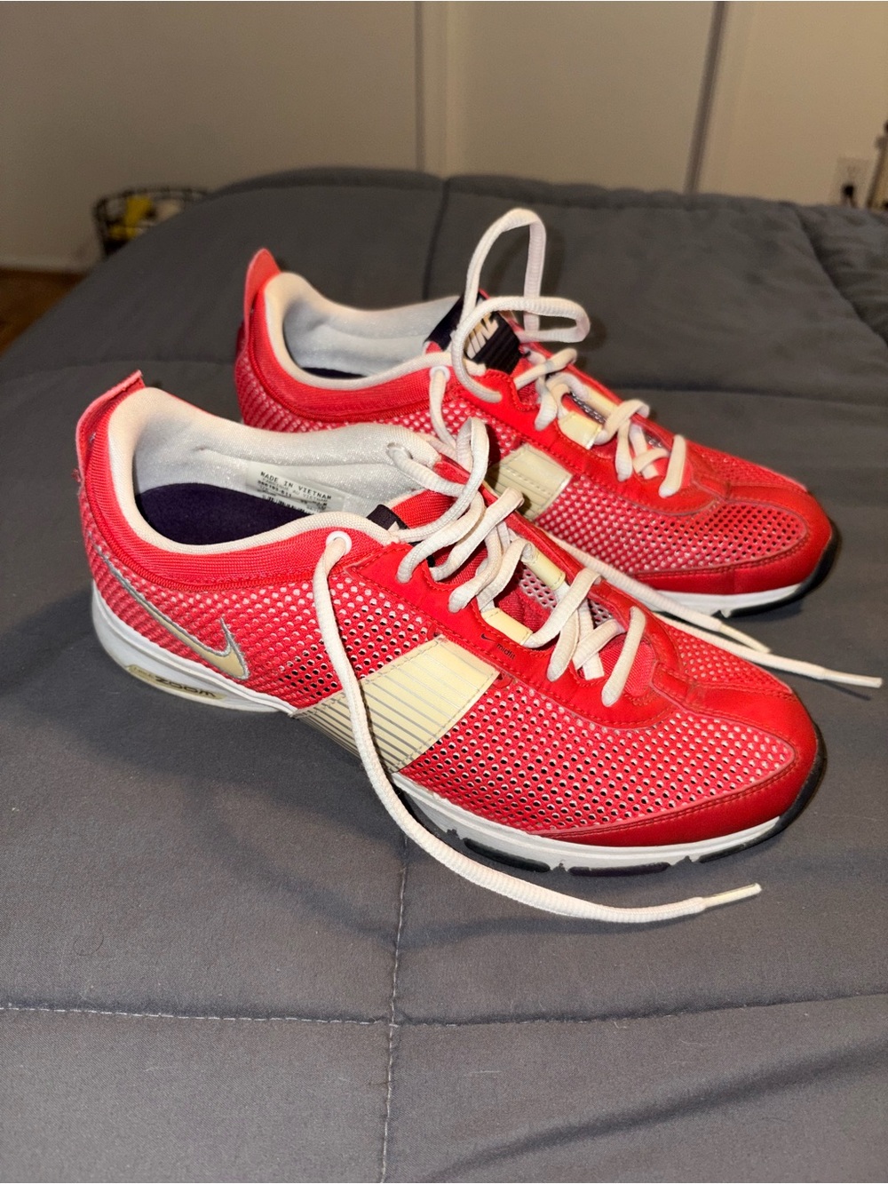 Women’s Nike Zoom Trainer Essential 2 in Red & White